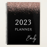 Agenda purpurina rosado de Rubor de Rosa dorado Girly Bla<br><div class="desc">2023 Rosa Gold - Rubor Pink Sparkle Purpurina Monograma Nombre y Portátil Espiral Inicial. Esto hace que el dulce perfecto cumpleaños 16,  boda,  ducha de novia,  aniversario,  ducha de bebé o fiesta de soltera sea regalo para alguien que ama el lujo glam y los estilos de moda.</div>