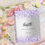 Agenda Purpurina violeta plateado 2024<br><div class="desc">Un fondo falso plateado decorado con purpurinas falsos y chispas. Personalice y agregue un nombre,  título y año.</div>