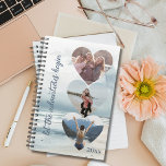 Agenda Que las aventuras empiecen amigos fotos de viajes<br><div class="desc">Embarque en su próxima aventura con estilo con nuestro plan de viajes Friends Adventure, diseñado para mantenerlo organizado e inspirado en sus viajes. Con un entorno tranquilo en la playa, este planificador marca la pauta para viajes inolvidables. La portada muestra tres plantillas de fotos en forma de corazón, lo que...</div>