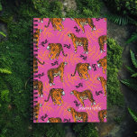 Agenda Raro patrón de tigre en rosa brillante<br><div class="desc">Patrón de tigres extravagante en el planificador rosa brillante - simplemente te volverás loco por este patrón "ruaroso" de tigre en el planificador rosa. Nadie pensará que eres un imitador de este impresionante y llamativo diseño. Manténgase al tanto de sus fechas y citas importantes. También una idea de regalo realmente...</div>
