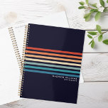 Agenda Rayas retro minimalistas<br><div class="desc">Portátil Retro Stripes Planner minimalista. Personalizado con su nombre o texto personalizado.</div>