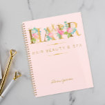 Agenda Relieve metalizado de oro falso tipografía peluque<br><div class="desc">Elegante salón de peluquería elegante de tipografía floral / clientes cita planificador con rosas de color rosa pastel, follaje azul y verde y hojas y con letras de Relieve metalizado de oro falsas y tijeras sobre un fondo de estilo femenino rosa pálido y rosa. Ofrece un elegante y lujoso aspecto...</div>