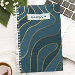 Agenda Resumen de la Marina y el Oro Personalizado<br><div class="desc">Aumente su organización con este sofisticado planificador con un diseño marino y oro abstracto. Los lujosos acentos dorados le dan un toque de glamour, mientras que el nombre o el logotipo del personalizable lo convierten en el único suyo. Perfecto para el profesional moderno que aprecia un toque de elegancia, este...</div>