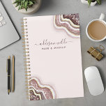 Agenda Rosa Gold Rubor Purpurina rosa Agate Geode Planner<br><div class="desc">Mejore su planificación profesional con este purpurina rosa dorado subió agate geode planificador de negocios personalizado. Perfecto para las mujeres que aprecian diseños elegantes y lujosos, este planificador combina la belleza natural de los geodésicos de agate con funcionalidad práctica. Los brillantes acentos de oro rosa y de purpurina rosa brillante...</div>