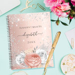 Agenda Rosa oro floral plata purpurina follaje nombre 202<br><div class="desc">Un fondo metálico falso de oro rosa con oro rosa y flores blancas,  follaje plateado y polvo falso purpurina. Personalice y agregue su nombre,  título y año. El nombre está escrito con una escritura de estilo con letras a mano moderna.</div>