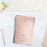 Agenda Rosa oro purpurina citas rosadas nombre 2024<br><div class="desc">Un falso fondo metálico de color dorado rosa con elegantes goteos en purpurina de rosa y de imitación rosa, pinturas de goteo. Plantilla de un año. Personalice y agregue un nombre y un título. El nombre está escrito en oro rosa oscuro con una escritura de estilo moderno con letras a...</div>