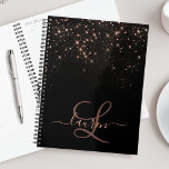 Agenda Rosa Purpurina de oro Diamond Sparkle Elegant Mono<br><div class="desc">Crea tu propio planificador de destellos de diamante negro y rosa personalizado con tu monograma y nombre personalizado.</div>