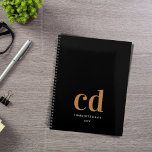 Agenda Rutas de monograma de oro negro elegantes 2024<br><div class="desc">Fondo negro,  texto dorado y blanco. Personalice y agregue sus iniciales de monograma,  nombre y título.</div>