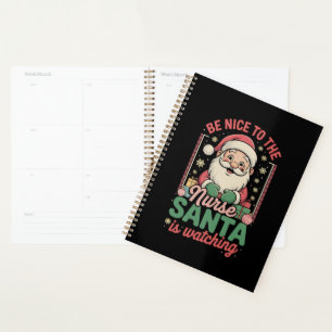 Agenda Sé Amable Con La Enfermera Santa Está Observando L
