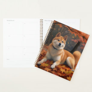 Agenda Shib Inu en hojas de otoño caídas inspira