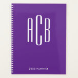 Agenda Simple Tres letras Monograma Púrpura Real<br><div class="desc">Un diseño monocasco real de tres letras morado y blanco para su planificador. Puede cambiar tanto el tipo de letra como el fondo si prefiere colores brillantes frescos. Crea tu propio regalo monogramado para su oficina principal.</div>