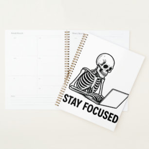 Agenda Skeleton en la laptop: mantente centrado