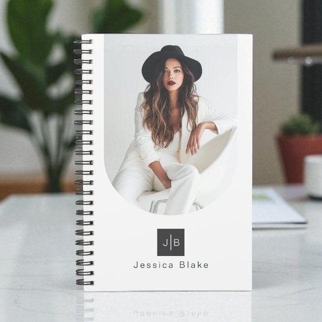 Agenda Stylish Modern Woman Entrepreneur Photo Monogram (Subido por el creador)