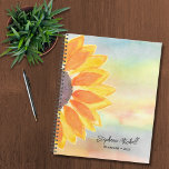 Agenda Sunflower acuarela personalizada 2023<br><div class="desc">Este colorido Planner 2023 está decorado con un girasol color amarillo acuático y una tipografía de escritura elegante. Fácilmente personalizable con tu nombre, y año. Utilice la opción Personalizar adicional para cambiar el tamaño, estilo y color del texto. Porque creamos nuestra obra de arte no encontrarás esta imagen exacta de...</div>