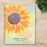 Agenda Sunflower color de agua amarillo<br><div class="desc">Este planificador botánico de estilo rústico está decorado con un girasol amarillo sobre un fondo acuático. Personalizable fácil. Utilice la Herramienta de diseño para cambiar el tamaño, estilo o color del texto. A medida que creamos nuestra obra de arte no encontrarás esta imagen exacta de otros diseñadores. Acuarela original ©...</div>