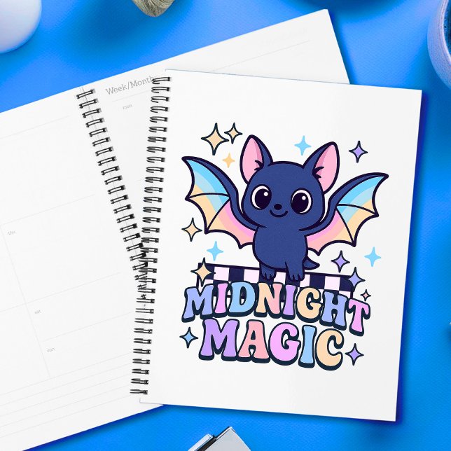 Agenda Tapón de Halloween y tablero de cheques Retro Past (The midnight magic kawaii bat design shines with retro pastel charm.)