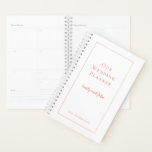 Agenda Tipografía de coral de bonito y Boda fronterizo<br><div class="desc">Planear un boda puede ser una tarea descomunal,  y este práctico planificador lo mantendrá todo a su alcance. Para coordinar con el rango de papelería Minimalista del boda de coral,  puede personalizar fácilmente el texto en la portada y también cambiar los colores de fondo y texto si lo desea.</div>