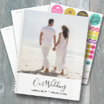 Agenda Tu boda de fotos<br><div class="desc">Planificador de boda con tu foto favorita en la portada personalizada con tus datos en letra elegante. El planificador incluye diseños mensuales y semanales,  12 meses,  60 páginas con cubiertas delanteras y traseras laminadas SUAVES o DURAS.</div>