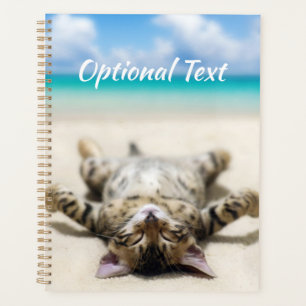 Agenda Un gato tomando el sol en la playa  