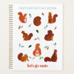 Agenda Vamos a las ardillas divertidas con nombre<br><div class="desc">¡Este adorable planificador de "Let's Go Nuts" está lleno de diversión y funcionalidad! Con algunas de las ardillas más bonitas de la ciudad, estos criticones seguro que te mantendrán en el camino este año, aunque estés obligado a volverse un poco loco. Este diseño alegre y dulce en tu planificador te...</div>