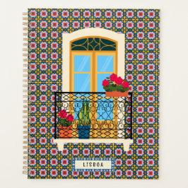 Agenda Ventana de la casa de Lisboa con plantas y azulejo