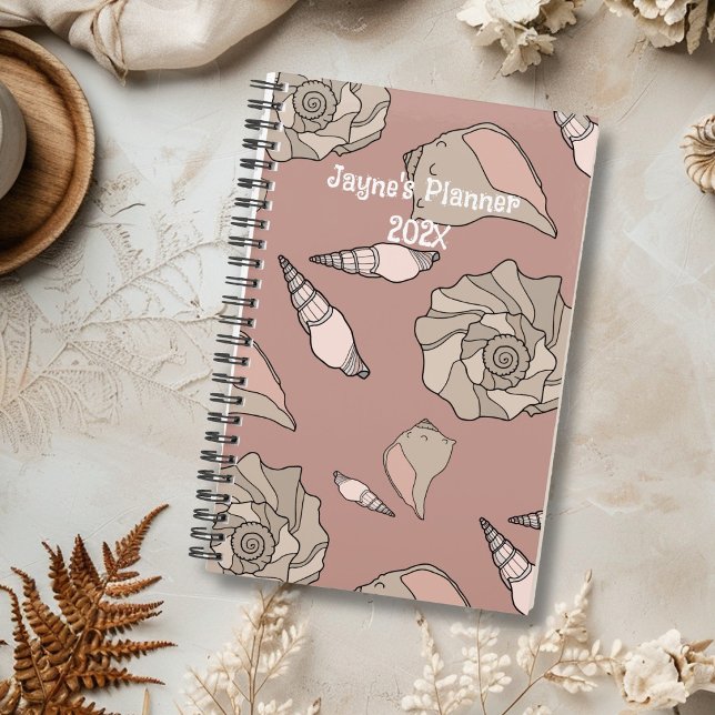 Agenda Whelk Shells Illustrated Yearly Custom Planner (Subido por el creador)