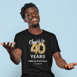 Ageto a la perfección 40° camiseta de cumpleaños<br><div class="desc">Camiseta de 40 años de color negro personalizado y oro con cuarenta globos de heleno dorado,  el dicho "vítores a 40 años",  "envejecido a la perfección",  y la fecha.</div>