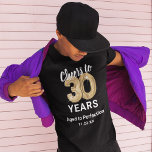 Ageto a la perfección camiseta de cumpleaños númer<br><div class="desc">Camiseta personalizado de 30 años de color negro y dorado con treinta globos de hellio dorado,  el dicho "vítores a 30 años",  "envejecidos a la perfección" y la fecha.</div>