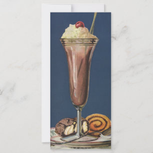 Agitación de helado vintage, crema batida y cereza