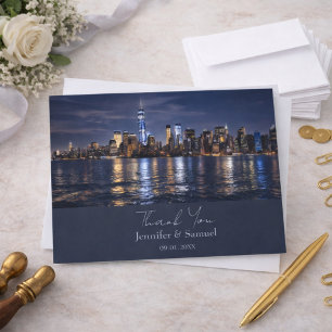 Agradecimiento de boda con panorama romántico de N