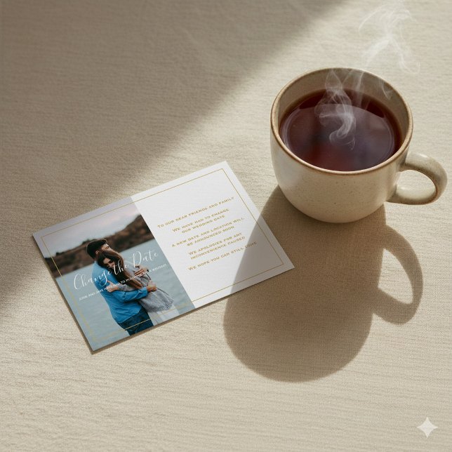 Agradecimiento Foto moderna, texto dorado cambia la tarjeta de fe (Modern photo, gold text change the date card with minimal gold border.)