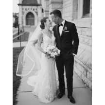 Tarjeta de bodas con foto y corazón de guión moder