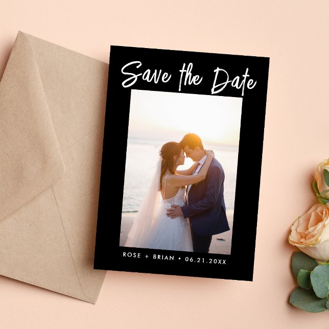 Agradecimiento Tarjeta de Foto de Aviso de Fecha de Clásico Estil (Classic chic save the date photo card shares your wedding news with timeless style.)