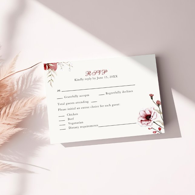 Agradecimiento Tarjeta RSVP de Boda Floral Borgoña Elegante para  (Burgundy Winter Elegance Wedding RSVP Card on a sunny table.)