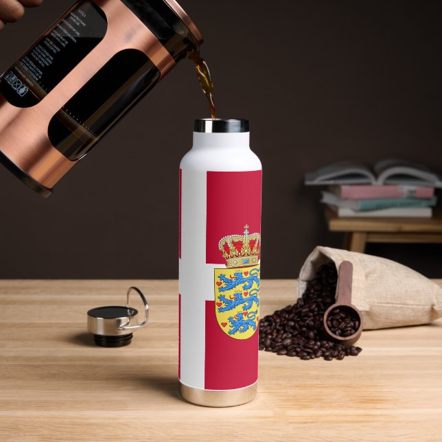 Agua Botella aislada de Dinamarca, Bandera danesa (Café)