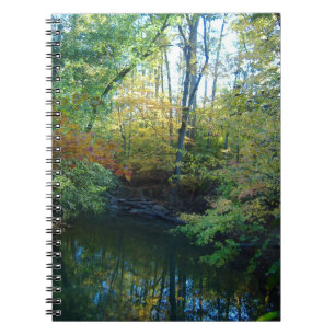 Agua en cuaderno del otoño