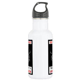 Agua ¡No se atierre! Esto es solamente una botella de