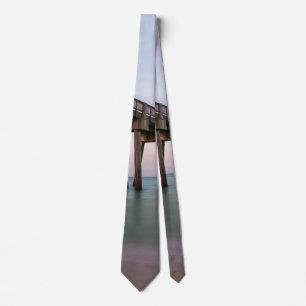 Agua Vidriosa En La Corbata De Cuello Del Muelle D