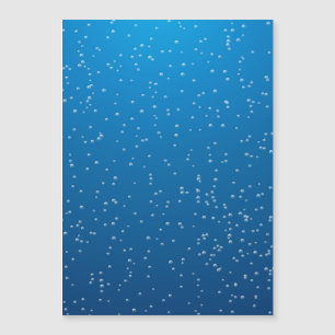 Aguas azules profundas y burbujas pequeñas