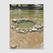 Aguas del imán del agujero