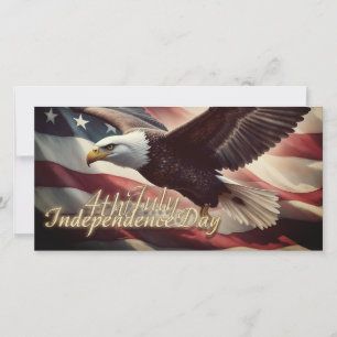 Águila del 4 de Julio con bandera americana