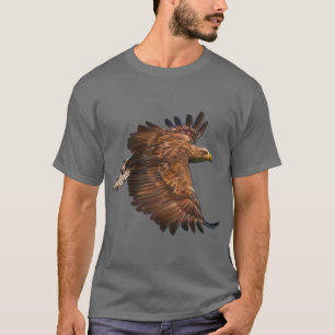 Águila en camiseta negra volada