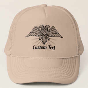 Águila gris con dos sombreros para camioneros
