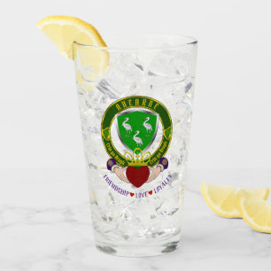 Ahearne Irish Shield y Claddagh Beer