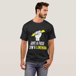 Ahorre un soplo del fusible una camiseta del