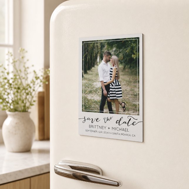 Ahorro de Fecha de Foto Personalizada Moderna Gris (Announce your wedding with this modern custom photo save-the-date design. )