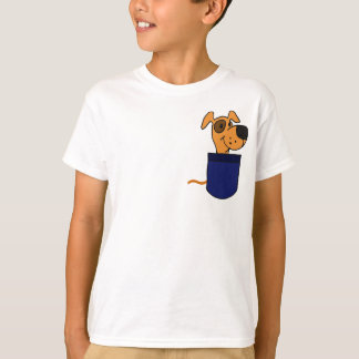 AJ- Un grupo en una camiseta de bolsillo