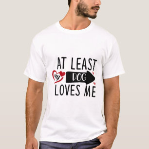 Al menos mi perro me ama la linda camiseta