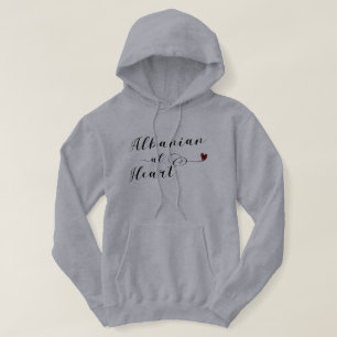 Albanés en la sudadera con capucha del corazón,