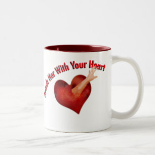 Alcáncela con su taza del corazón